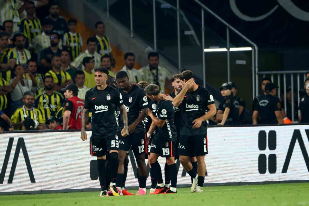 Trendyol Süper Lig: Fenerbahçe: 1 - Beşiktaş: 1 (İlk yarı) 129 Bülten Medya -