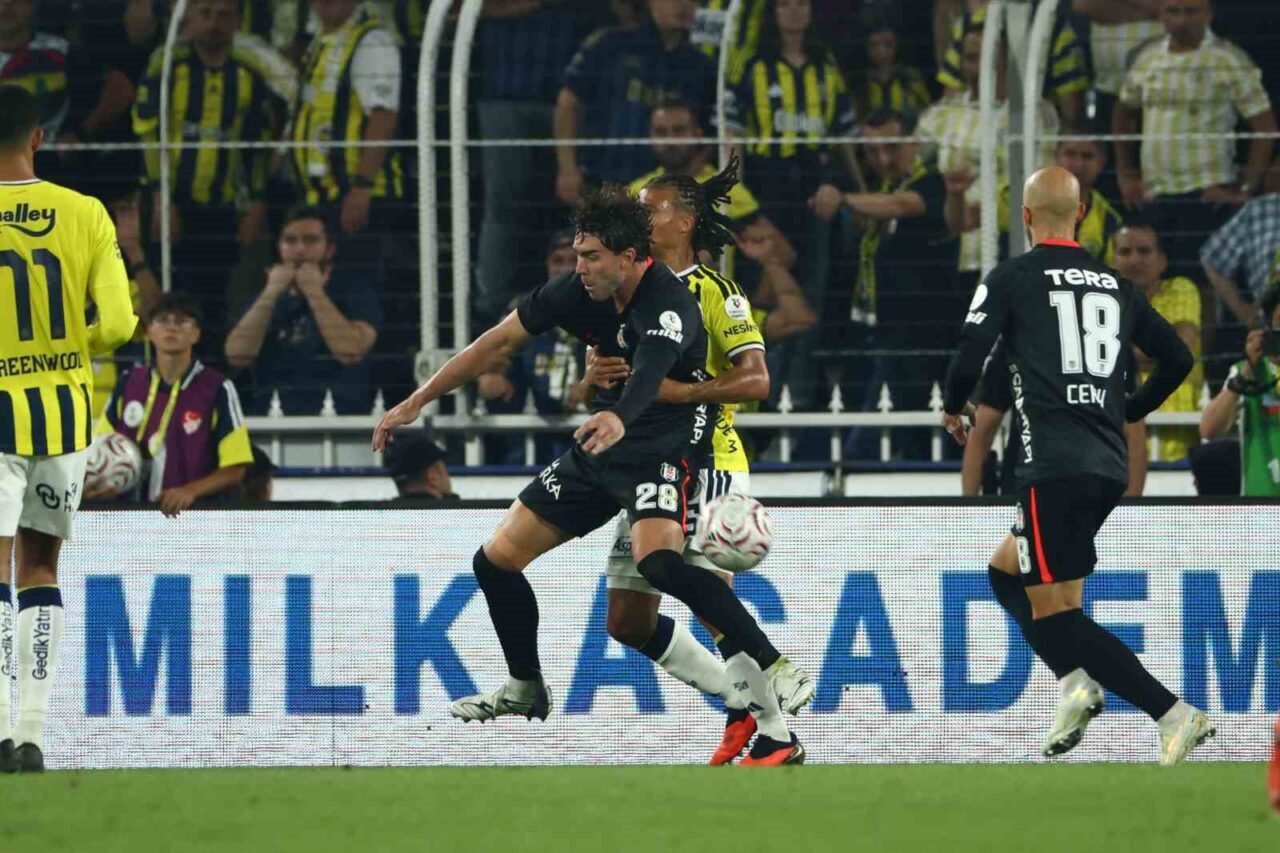 Trendyol Süper Lig: Fenerbahçe: 1 - Beşiktaş: 1 (İlk yarı) 126 Bülten Medya -