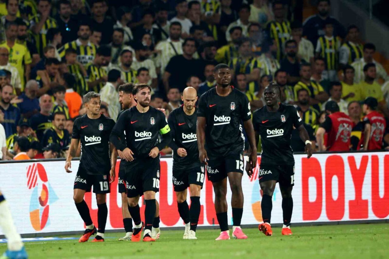 Trendyol Süper Lig: Fenerbahçe: 1 - Beşiktaş: 1 (İlk yarı) 131 Bülten Medya -