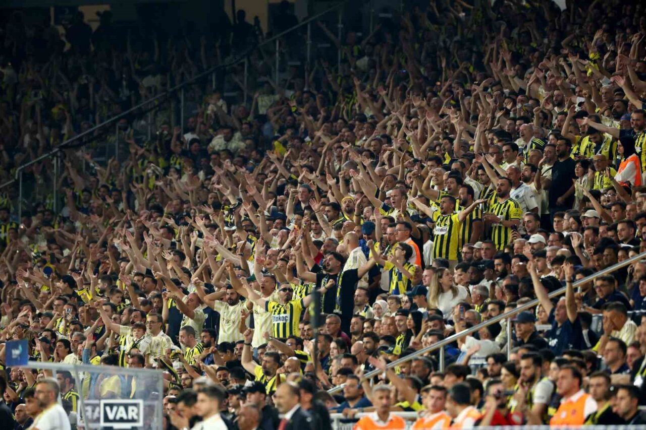 Trendyol Süper Lig: Fenerbahçe: 1 - Beşiktaş: 1 (İlk yarı) 122 Bülten Medya -