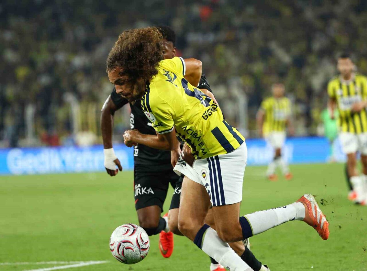 Trendyol Süper Lig: Fenerbahçe: 1 - Beşiktaş: 1 (İlk yarı) 107 Bülten Medya -