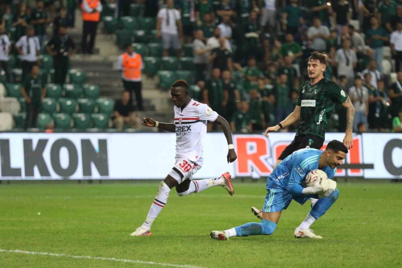 Trendyol Süper Lig: Kocaelispor: 1 - Samsunspor: 0 (Maç sonucu) 45 Bülten Medya -