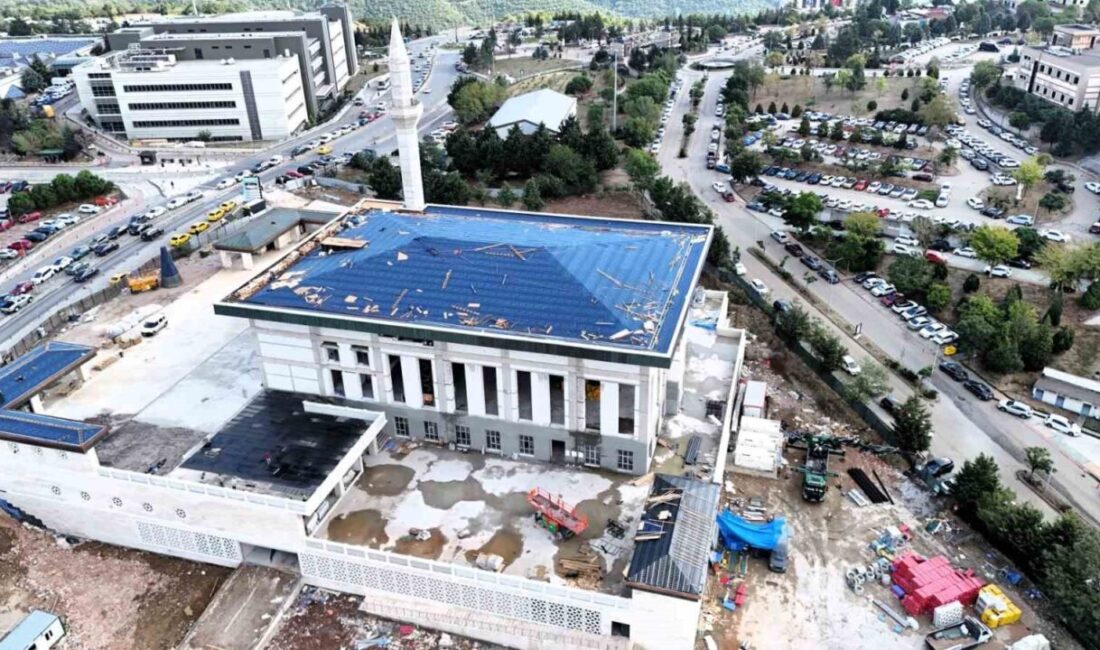 “Umuttepe Camii ve Otopark Projesi” gün sayıyor: Yüzde 90’ı tamamlandı Kocaeli’de Umuttepe Kampüsü’ne kazandırılan cami ve otopark projesinde sona gelindi.