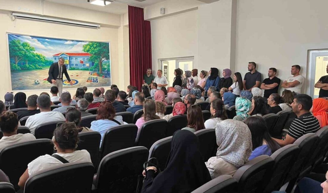 Uyum sürecinde sıraları bu kez öğrenciler değil veliler doldurdu Tüm Türkiye’de olduğu gibi Osmaneli ilçesinde de yeni eğitim öğretim