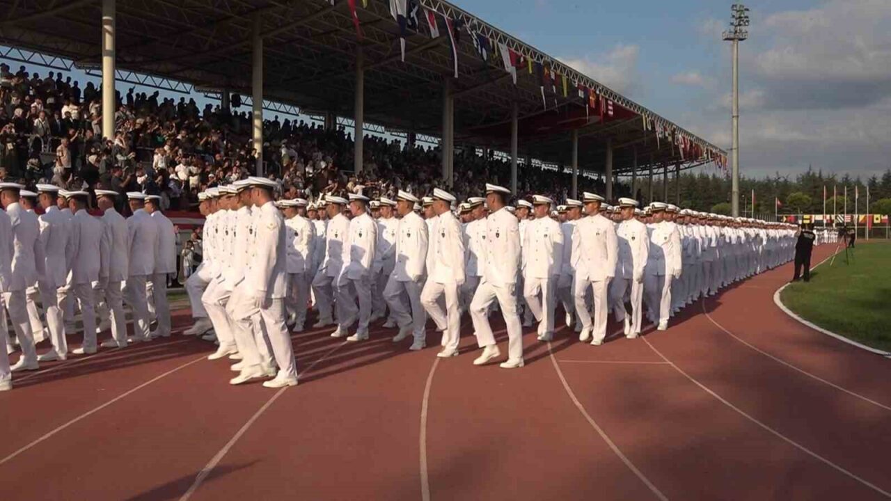 Yalova’da 456 deniz astsubayının mezuniyet coşkusu 52 Bülten Medya -