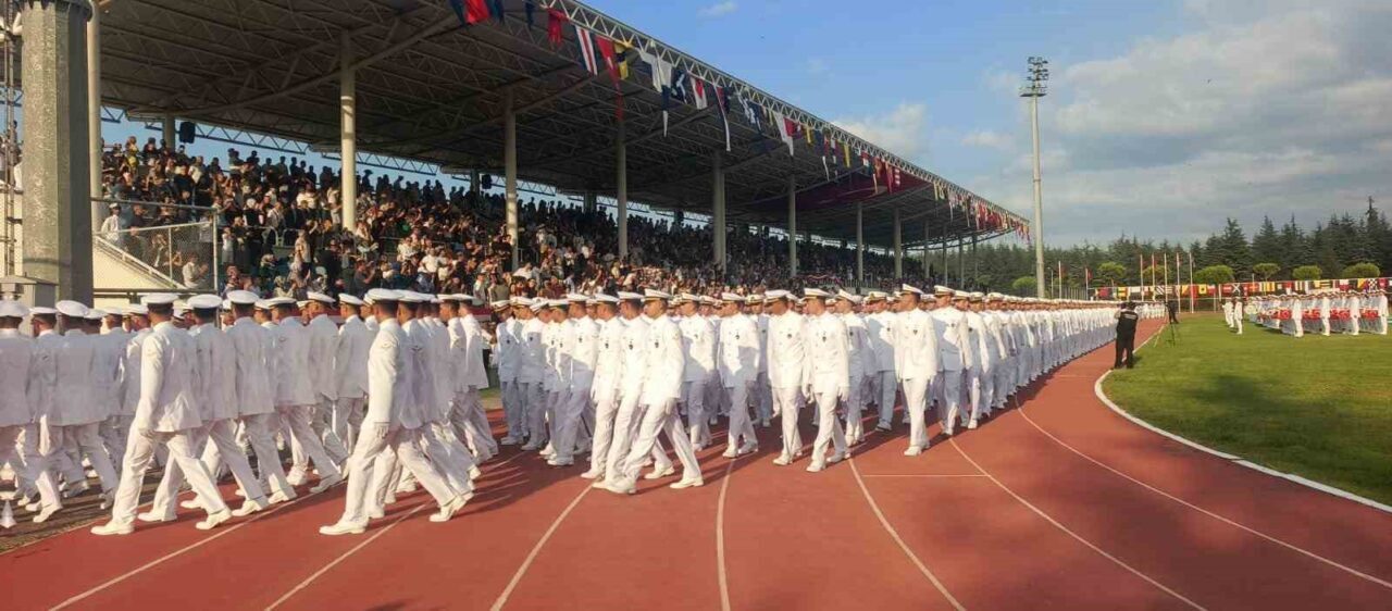 Yalova’da 456 deniz astsubayının mezuniyet coşkusu 48 Bülten Medya -