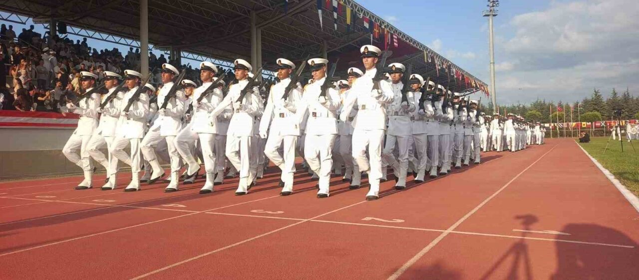 Yalova’da 456 deniz astsubayının mezuniyet coşkusu 47 Bülten Medya -
