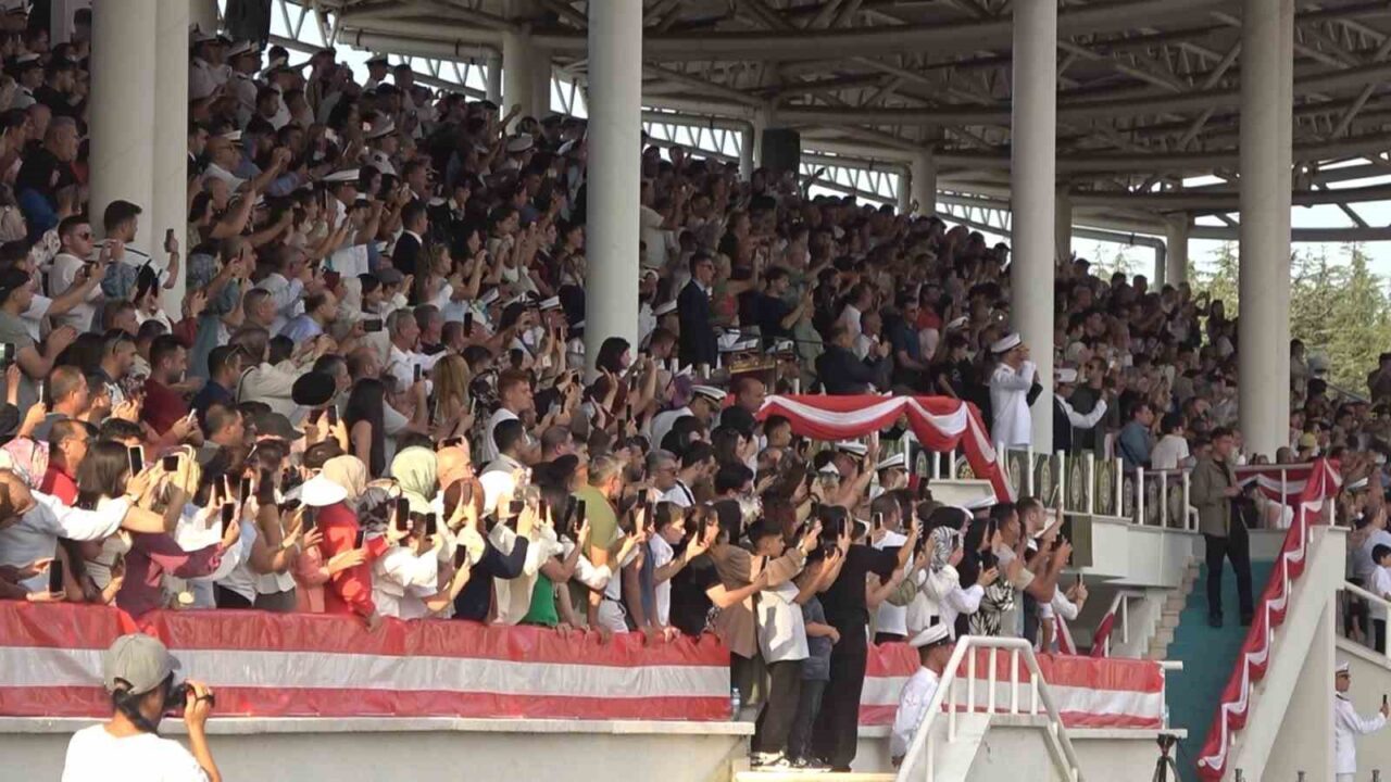 Yalova’da 456 deniz astsubayının mezuniyet coşkusu 53 Bülten Medya -