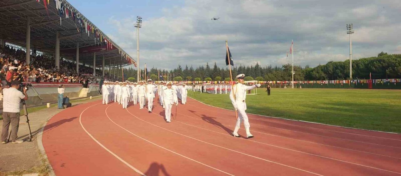 Yalova’da 456 deniz astsubayının mezuniyet coşkusu 49 Bülten Medya -