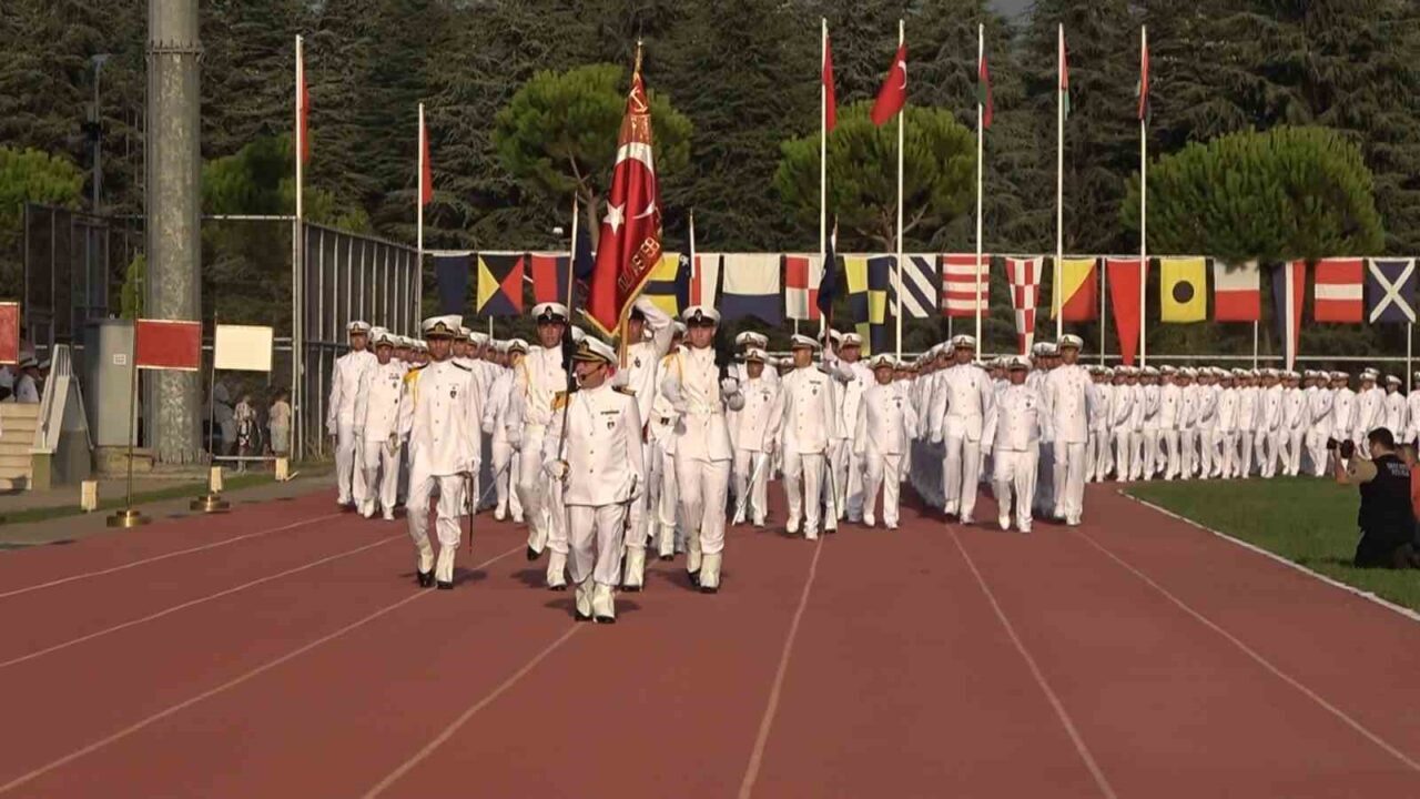 Yalova’da 456 deniz astsubayının mezuniyet coşkusu 54 Bülten Medya -