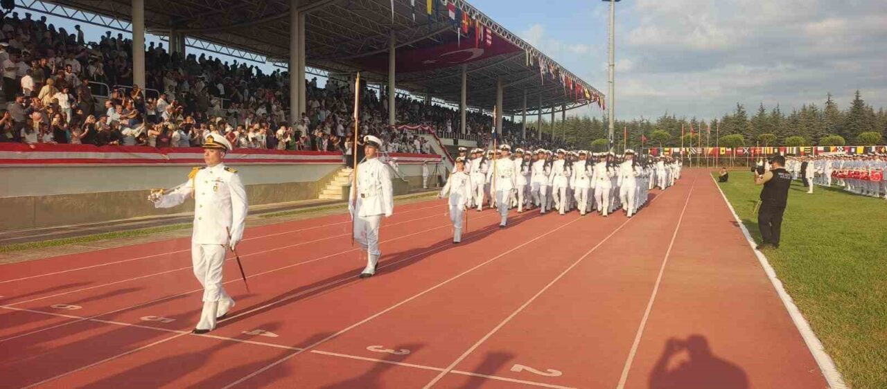 Yalova’da 456 deniz astsubayının mezuniyet coşkusu 51 Bülten Medya -