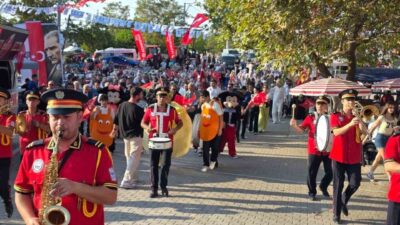 Balıkesir’in Bandırma ilçesinde her yıl düzenlenen Yeşilçomlu Kavun Festivali, bölgedeki