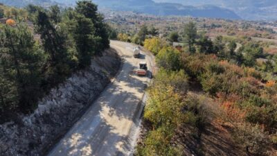 Bursa’nın Keles ilçesinde üç mahalleyi birbirine bağlayan 17 kilometrelik yolda