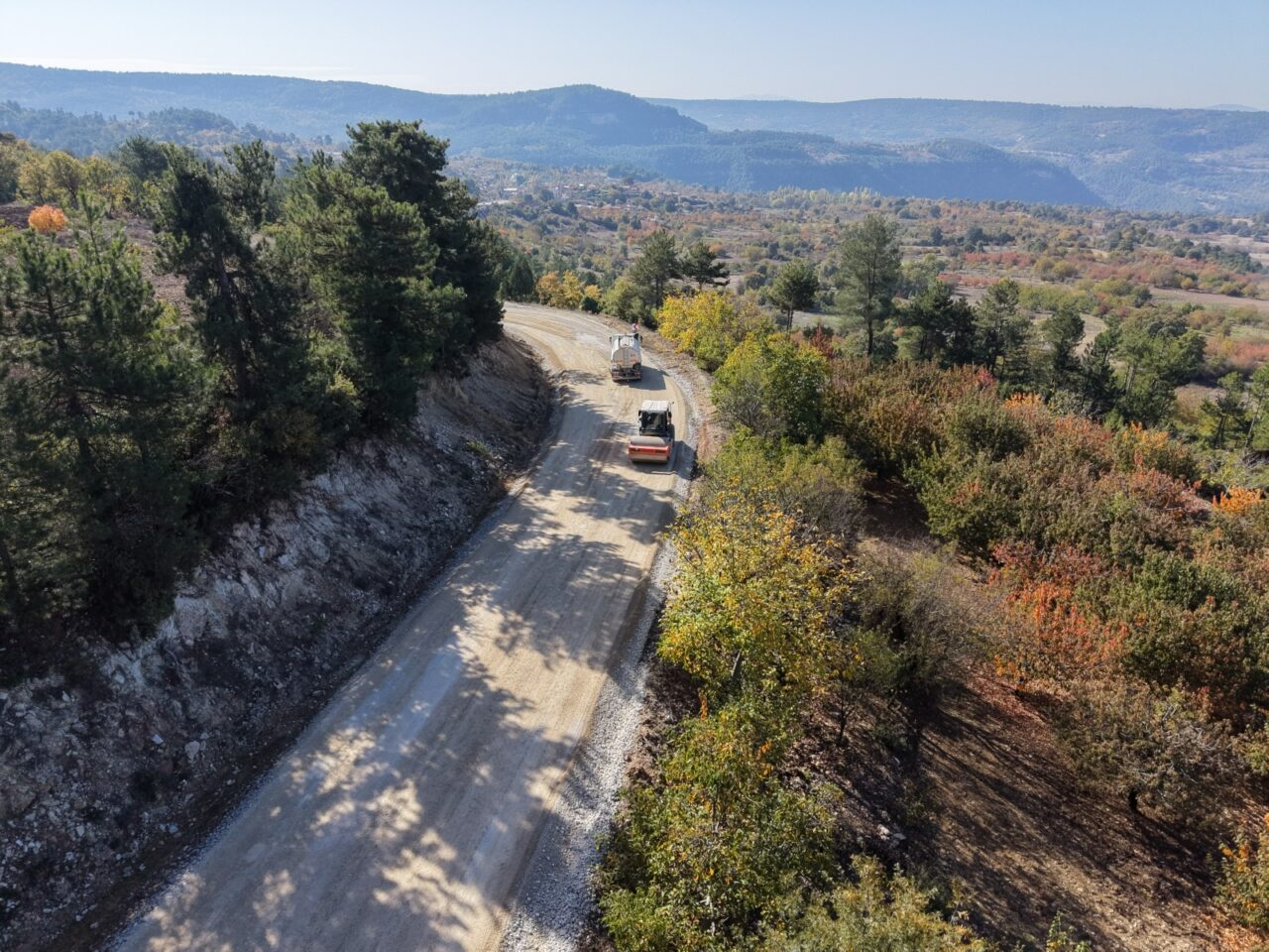Bursa’nın Keles ilçesinde üç mahalleyi birbirine bağlayan 17 kilometrelik yolda