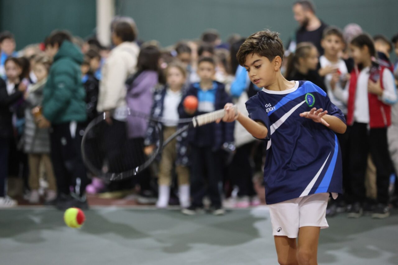 Bursa’da 600 öğrenciye ücretsiz tenis eğitimi 1 Bülten Medya -