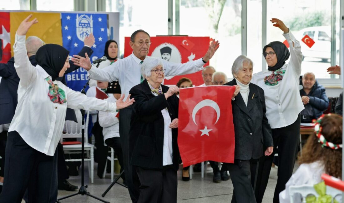 Bursa’da 29 Ekim coşkusu farklı etkinliklerle yaşandı Bursa Büyükşehir Belediyesi, Cumhuriyet’in 103’üncü yıl dönümünü yürüyüş, konser,