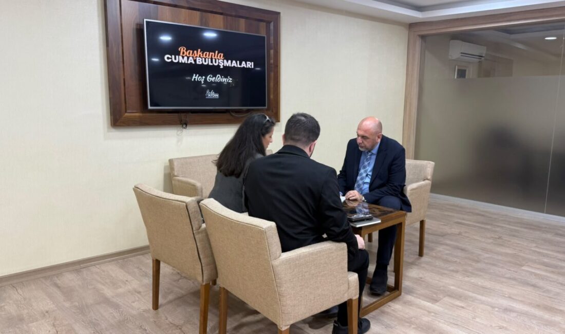  Orhangazi Belediye Başkanı Bekir Aydın, her cuma düzenlenen buluşmalarda
