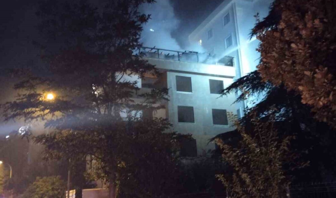 İstanbul Kartal’da metruk bir binanın çatısında henüz belirlenemeyen nedenle yangın