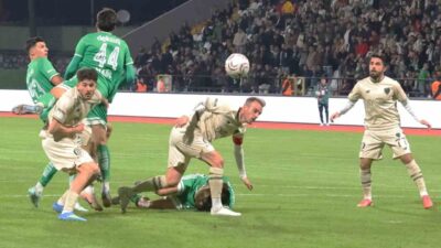 Bursaspor, Muğlaspor deplasmanında ikinci yarıdaki etkili oyunuyla maçı 3-0 kazandı.
