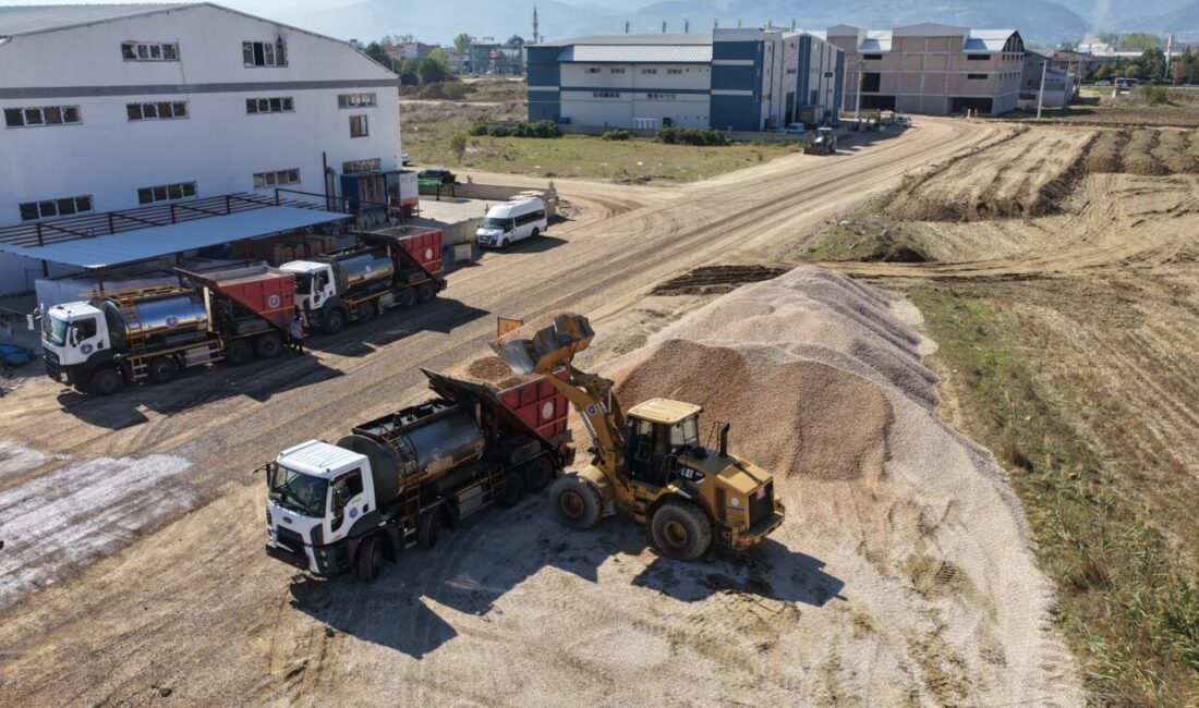 Büyükşehir’den İnegöl’e 7 kilometrelik yeni yol Bursa Büyükşehir Belediyesi, 17 ilçede sürdürdüğü yol çalışmaları kapsamında İnegöl’de