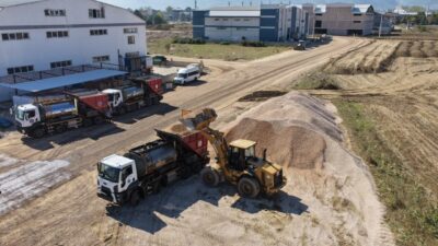 Bursa Büyükşehir Belediyesi, 17 ilçede sürdürdüğü yol çalışmaları kapsamında İnegöl’de