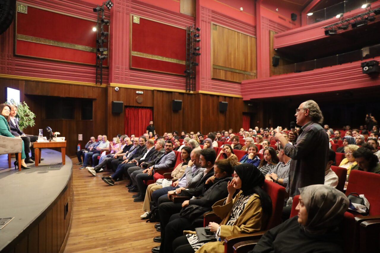 Bursa’da felsefe buluşmaları başladı: Değişen dünyanın krizleri masaya yatırıldı 2 Bülten Medya -
