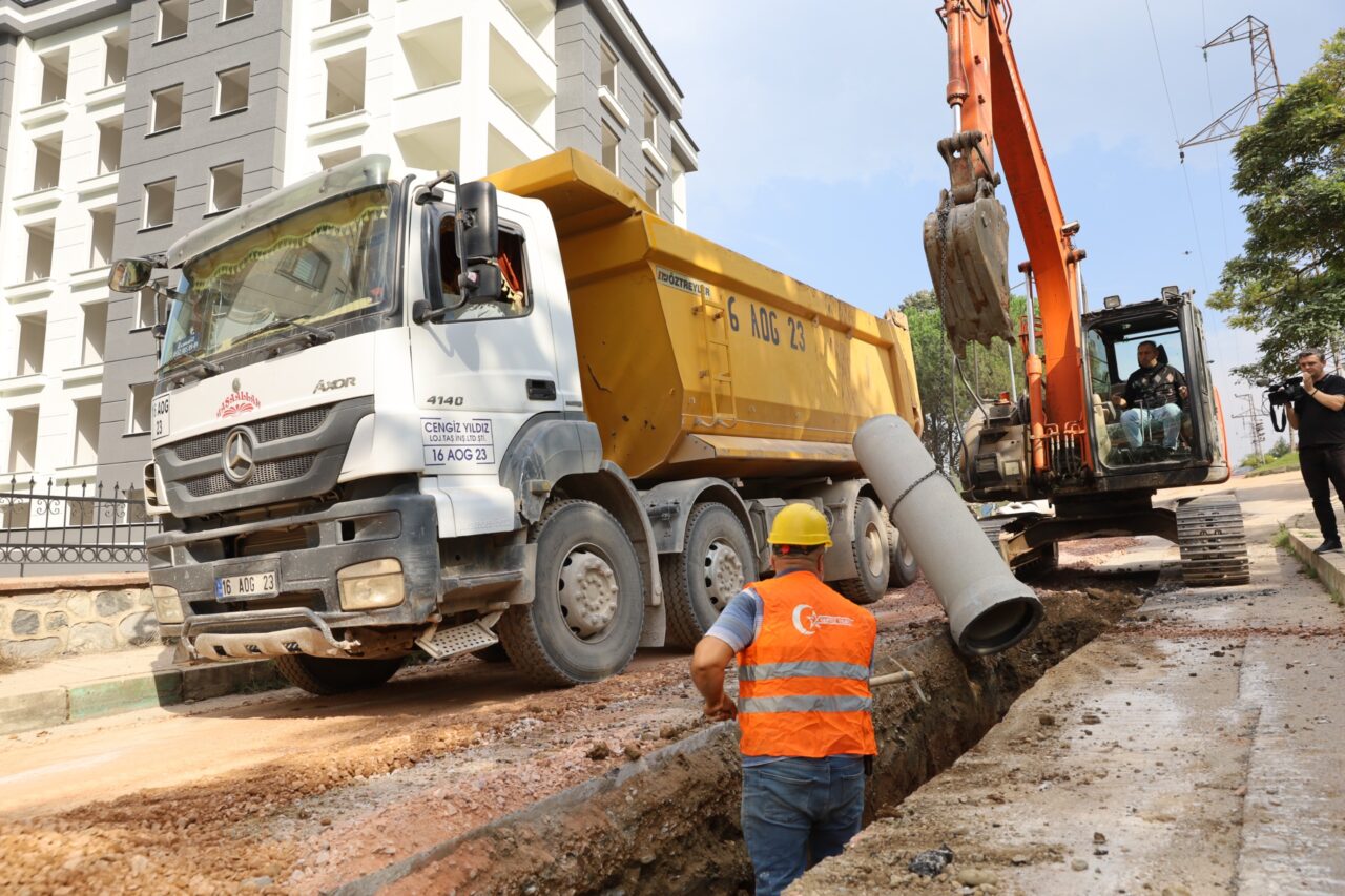Bursa Büyükşehir Belediyesi ve BUSKİ, Yıldırım’ın 75. Yıl Mahallesi’nde kış