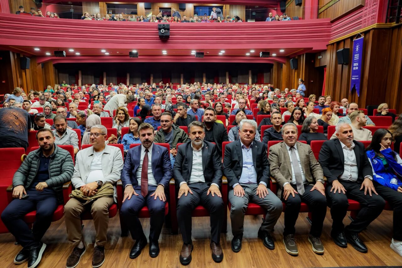 ‘Seçer Pare’ Bursa’da sahnelendi 1 Bülten Medya -