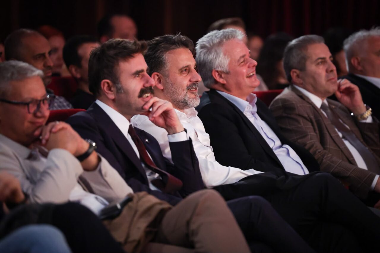 ‘Seçer Pare’ Bursa’da sahnelendi 3 Bülten Medya -