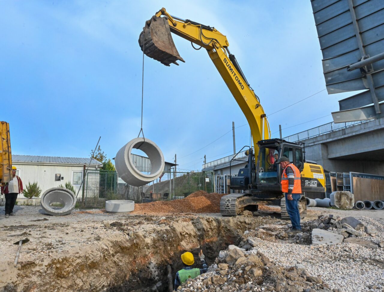  Bursa Büyükşehir Belediyesi, altyapı seferberliği kapsamında Nilüferköy ve Balat