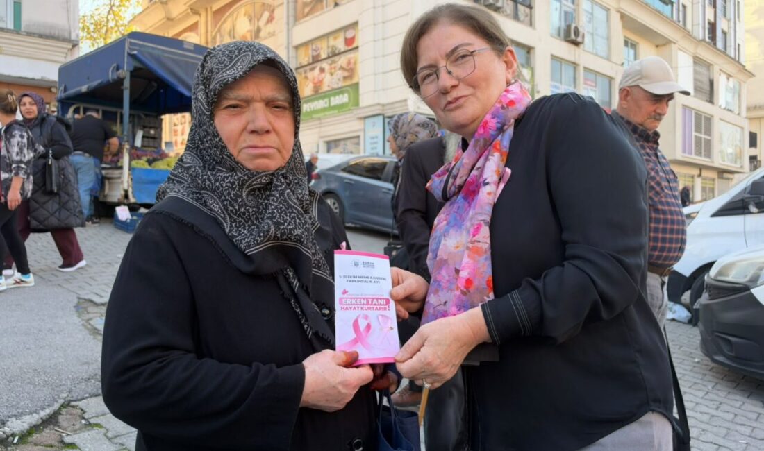 Bursa Büyükşehir Belediyesi ekipleri, Meme Kanseri Farkındalık Ayı kapsamında vatandaşlarla