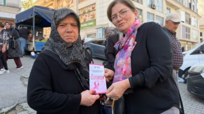 Bursa Büyükşehir Belediyesi ekipleri, Meme Kanseri Farkındalık Ayı kapsamında vatandaşlarla