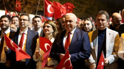 Nilüfer’de Cumhuriyet’in 103’üncü yıl dönümü, binlerce vatandaşın katıldığı yürüyüş ve