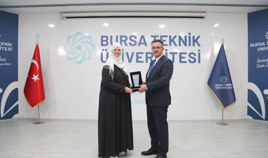 BTÜ’de Lauren Booth’tan kimlik ve inanç üzerine dikkat çeken mesajlar Bursa Teknik Üniversitesi’nin BTÜ Konuşmaları etkinliğinde öğrencilerle buluşan Lauren
