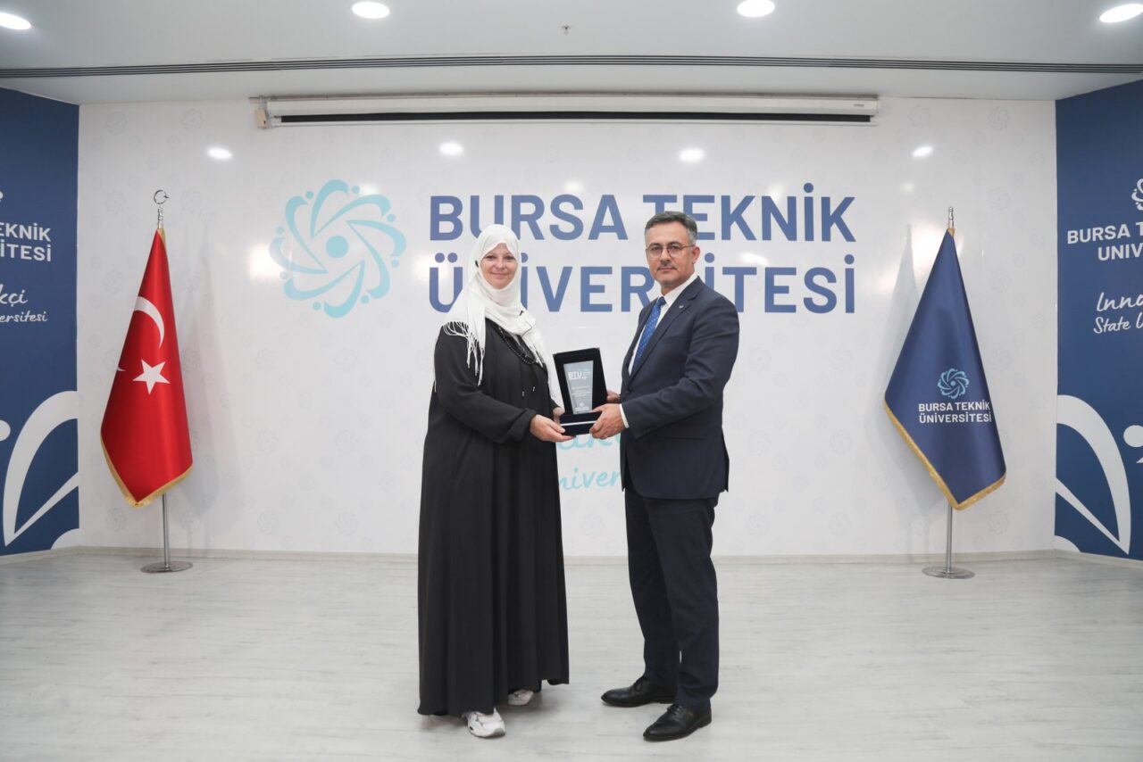  Bursa Teknik Üniversitesi’nin BTÜ Konuşmaları etkinliğinde öğrencilerle buluşan Lauren