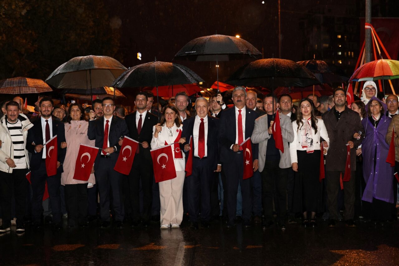 Nilüfer’de Cumhuriyet coşkusu yağmura rağmen dinmedi 2 Bülten Medya -