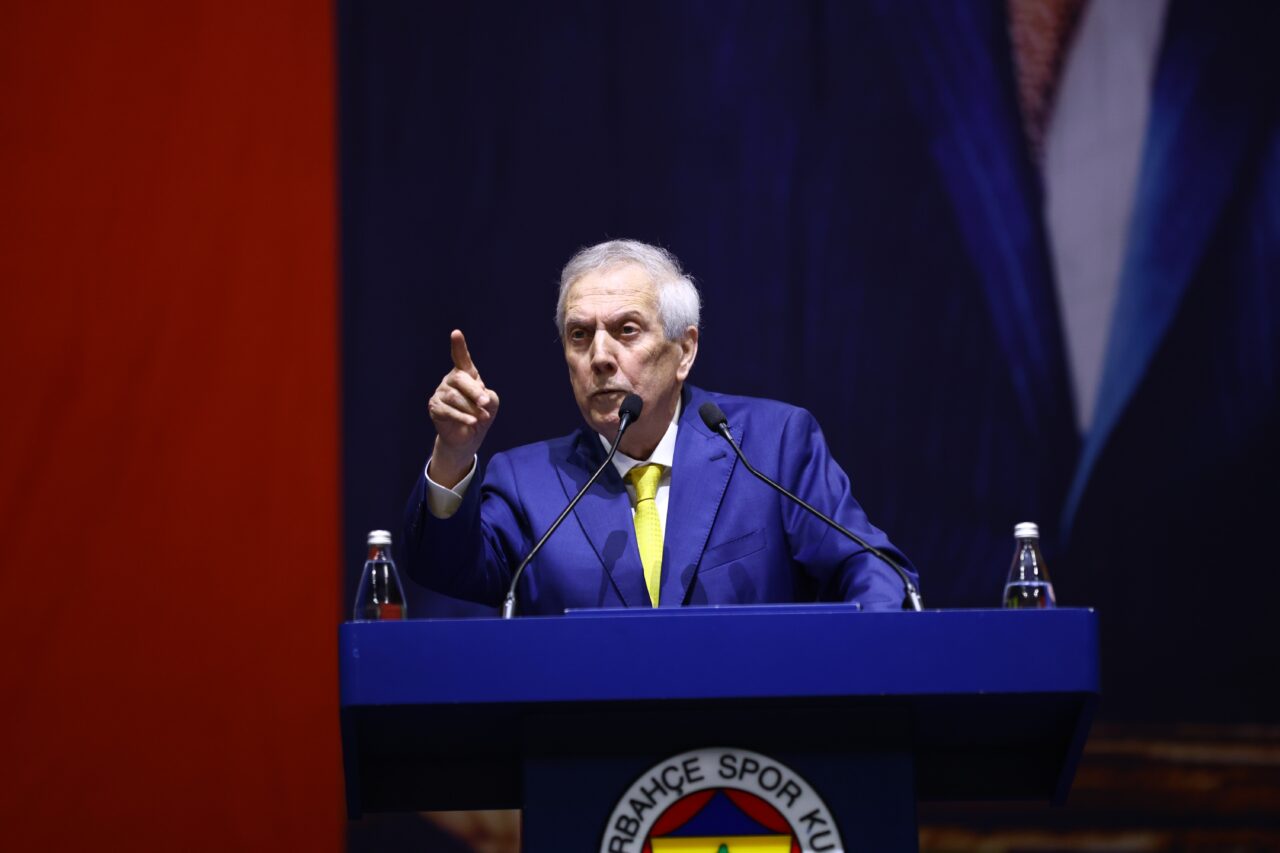 Fenerbahçe Başkanı Aziz Yıldırım, teknik direktör İsmail Kartal’ın geleceğine ilişkin