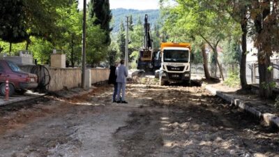 Söğüt Belediyesi, ilçenin farklı bölgelerinde sürdürdüğü üstyapı çalışmalarına ara mahallelerde
