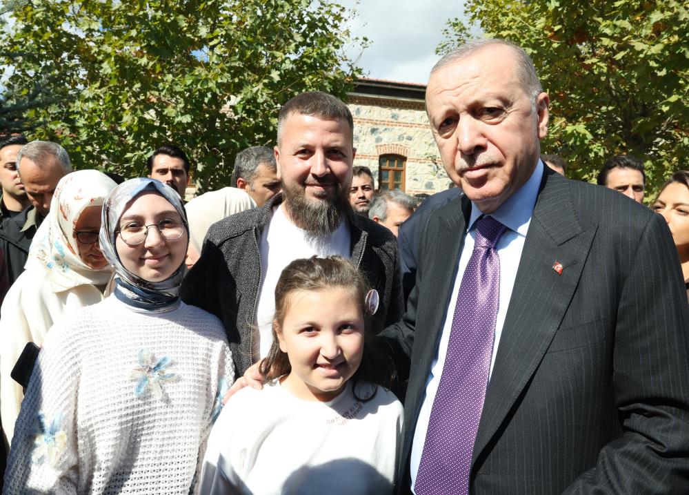 Cumhurbaşkanı Recep Tayyip Erdoğan, Antalya programı öncesinde Rami Kütüphanesi’nde düzenlenen