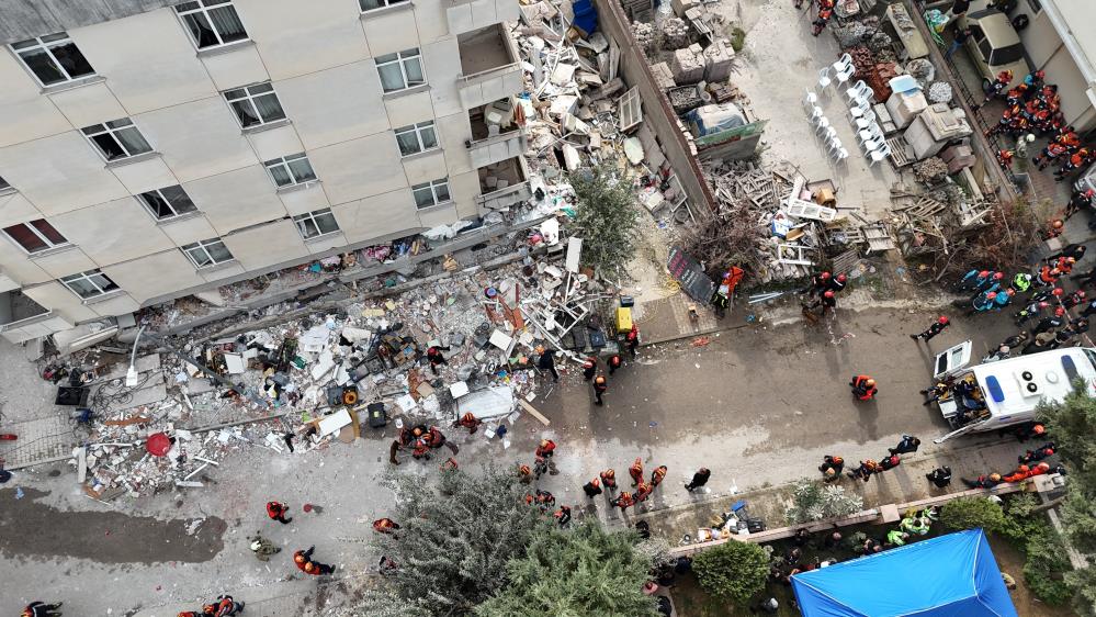 İstanbul Maltepe’de 7 katlı binanın zemin üstü 3 katında meydana