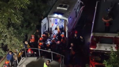 İstanbul Maltepe’de 7 katlı binanın üç katında meydana gelen çökmede
