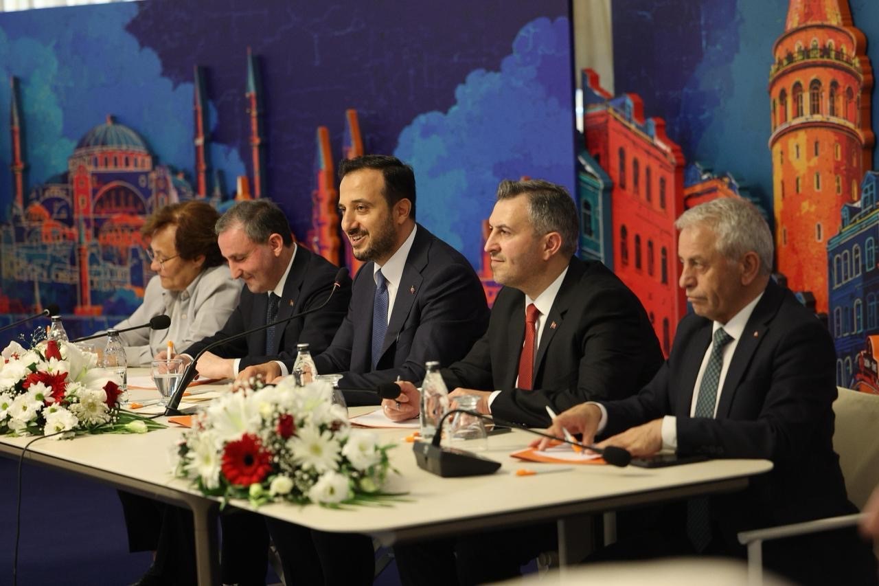 AK Parti İstanbul İl Başkanlığı tarafından 39 ilçede yürütülecek “İstanbul’u