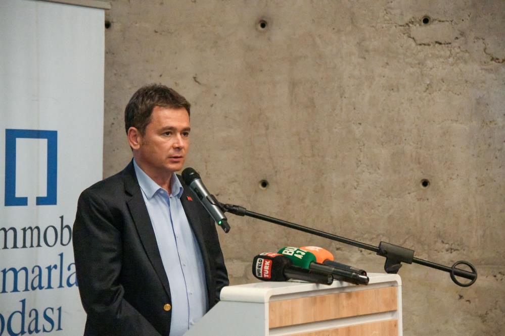 Osmangazi Belediyesi’nin Bursa’nın fethinin 700. yılı kapsamında düzenlediği panelde, kentin