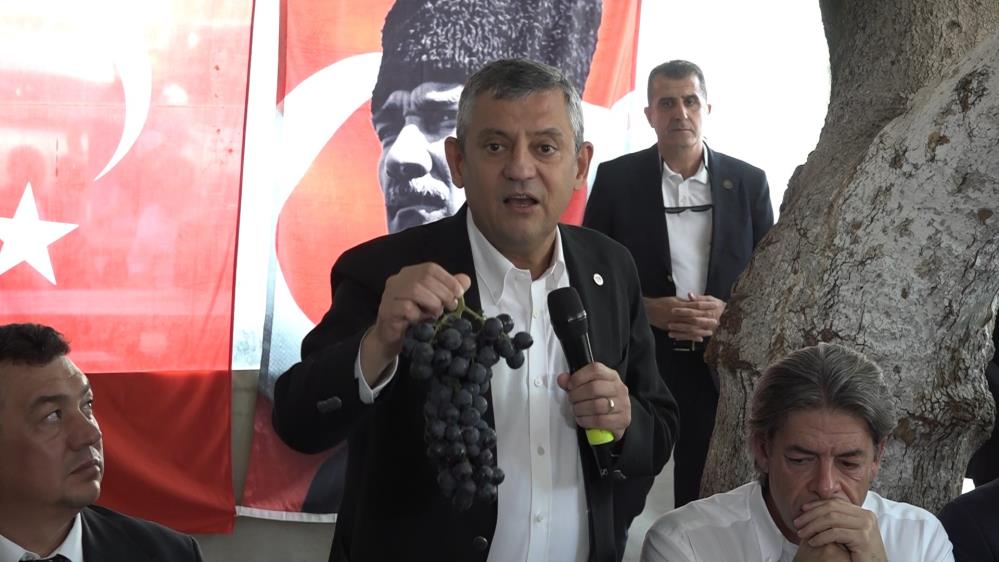 Yeni Parti Genel Başkanı Özgür Özel, Bursa’da çiftçilere hitap ederek