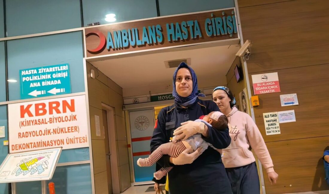 Kanepeden düşen 2 aylık bebek beyin kanaması geçirdi Bursa’da evde yaşanan düşme sonucu yaralanan 2 aylık bebek hastaneye