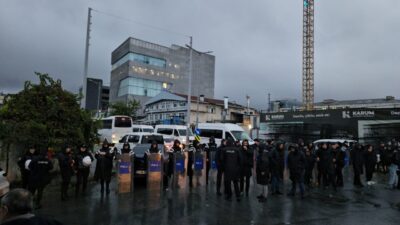 Halk TV’nin Zeytinburnu’ndaki binasında Mali Suçlarla Mücadele Şube Müdürlüğü ekiplerince