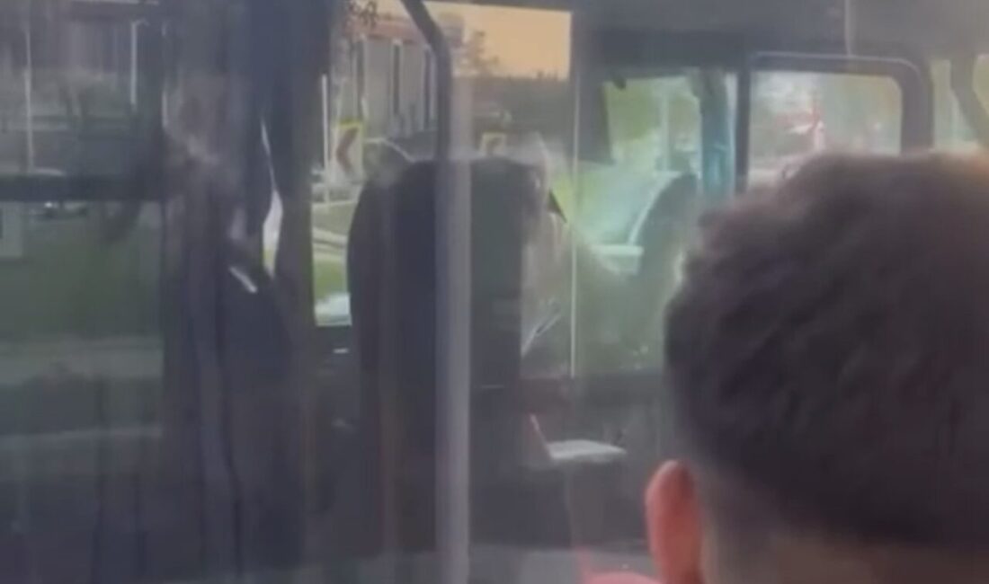 Bursa’da şoförler arasında gergin anlar kamerada Bursa’nın Osmangazi ilçesinde özel halk otobüsü ile minibüs şoförü arasında