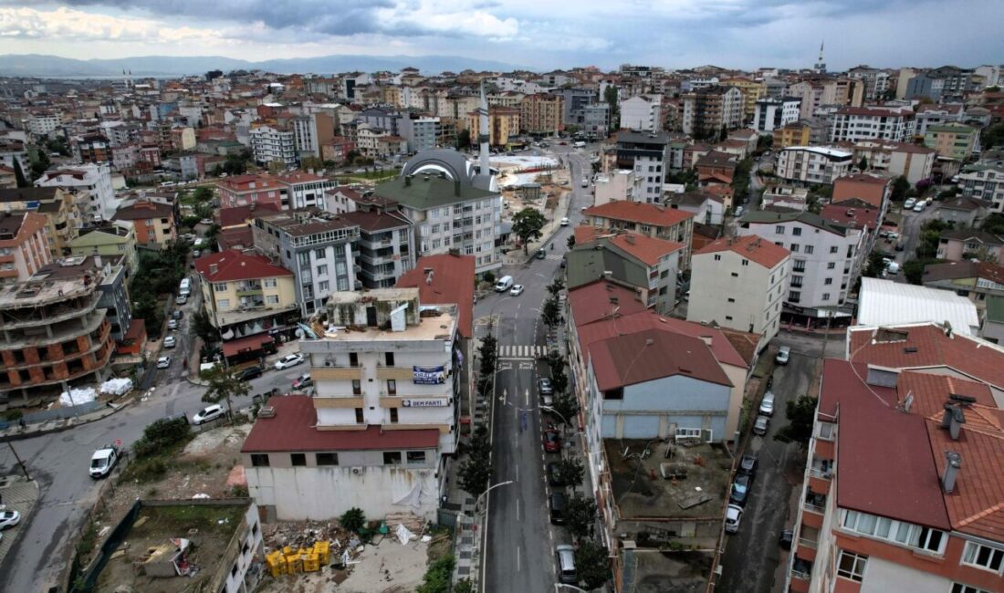 Çayırova’da 25 milyon liralık yol yenilemesi Kocaeli Büyükşehir Belediyesi, Çayırova’daki Adnan Kahveci Caddesi’nde 25 milyon liralık