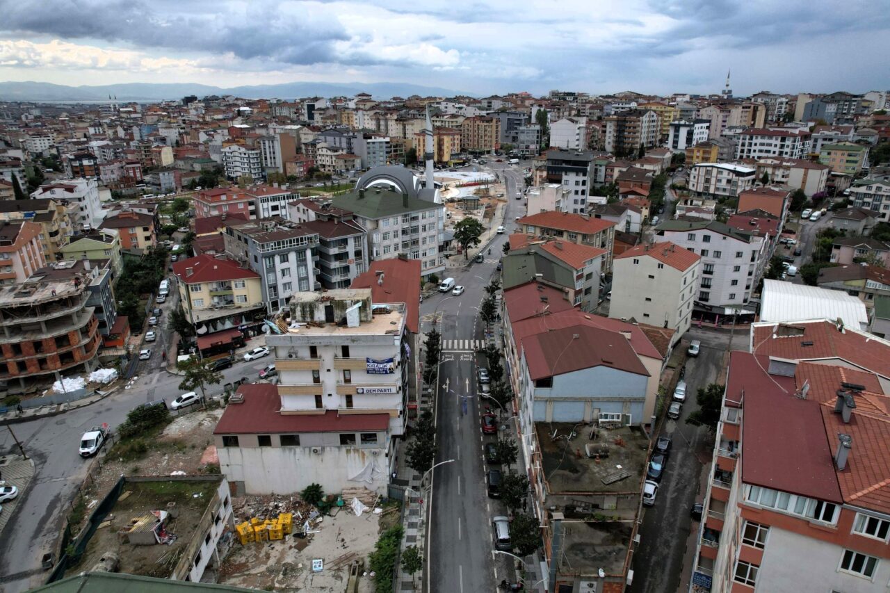 Kocaeli Büyükşehir Belediyesi, Çayırova’daki Adnan Kahveci Caddesi’nde 25 milyon liralık