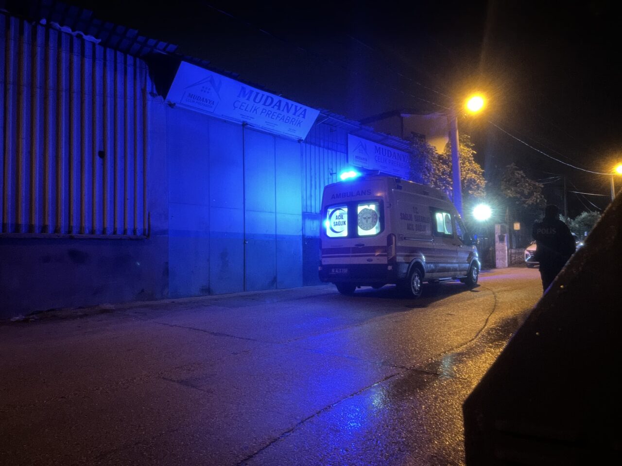 Bursa’nın Mudanya ilçesinde iş yerinin çatısından düşen İlyas Ö. ,